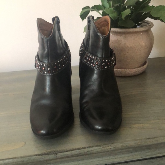 EUC Sofft Noreen Western Cowboy Black Leather Heeled Ankle Boots Size 6.5M - Picture 7 of 16